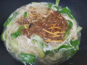 欲罷不能的豬肝湯麵