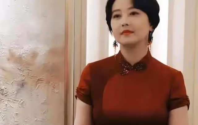 56歲周海媚狀態回春 離婚32年至今單身