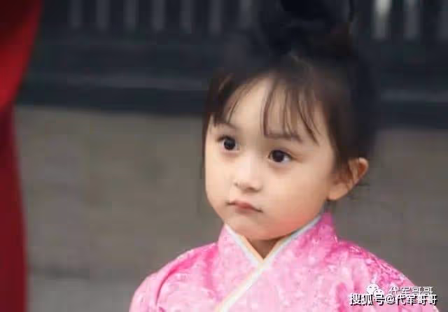 她2歲演小羋月出名 因漂亮被喊話如今怎樣了?