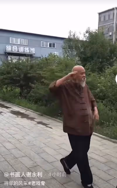 67歲李琦身形暴瘦!穿舊衣布鞋賣力練軍姿,糖尿病纏身仍抽菸吃肉