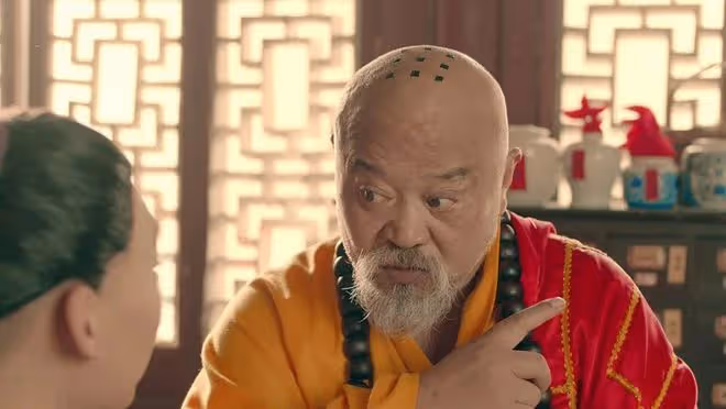 67歲李琦身形暴瘦!穿舊衣布鞋賣力練軍姿,糖尿病纏身仍抽菸吃肉