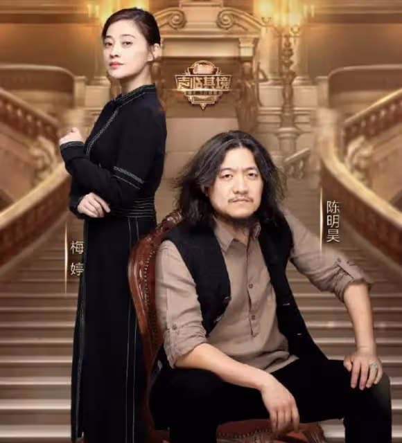 梅婷久居法國生活愜意,素顏與粉絲依偎合照,小肚腩凸出仍氣質佳