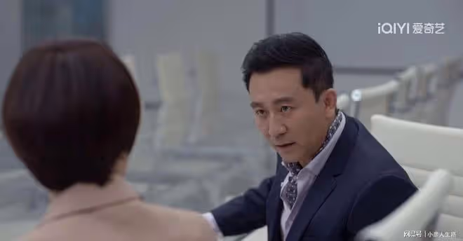 演員趙毅在《玫瑰之戰》表演吸睛，飾演一個被袁泉美貌迷住的律師
