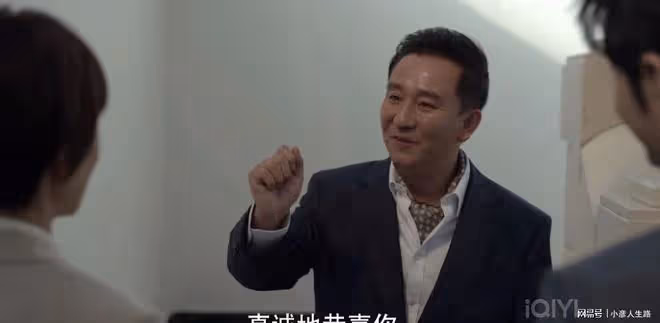 演員趙毅在《玫瑰之戰》表演吸睛，飾演一個被袁泉美貌迷住的律師
