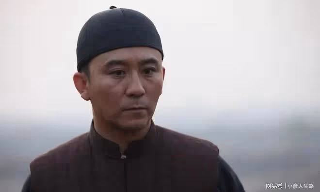 演員趙毅在《玫瑰之戰》表演吸睛，飾演一個被袁泉美貌迷住的律師