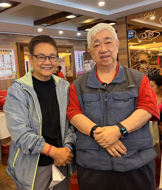 72歲食神梁文韜露面,滿頭白髮暴瘦引關注,曾因弟弟猝死減118斤