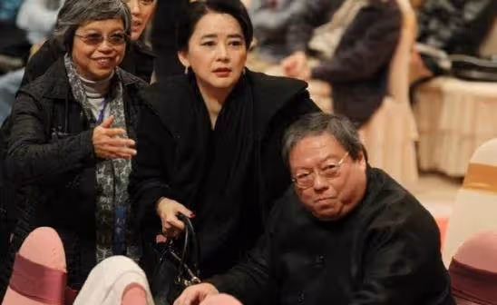 63歲「霸王花」胡慧中,夫妻同框像父女,丈夫曾入牢3年她賣房救夫,不放棄生活風采依舊