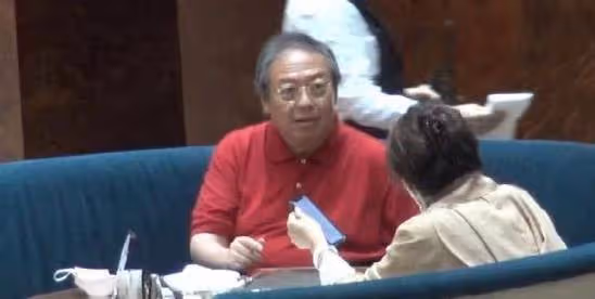 63歲「霸王花」胡慧中,夫妻同框像父女,丈夫曾入牢3年她賣房救夫,不放棄生活風采依舊