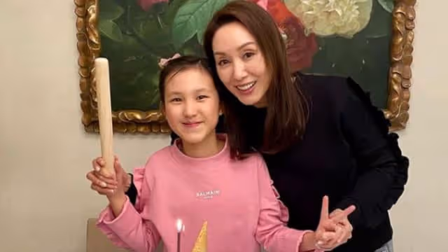 無懼3號風球　郭可盈攜愛女一同追風