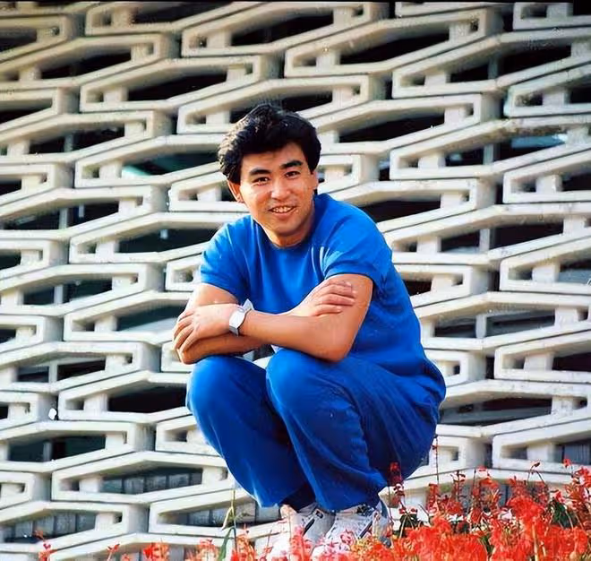「央視國臉」張宏民：主持《新聞聯播》32年零失誤，61歲仍未婚