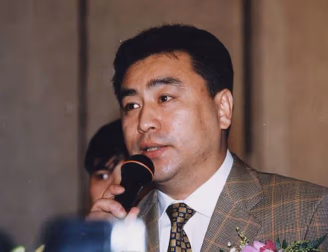 「央視國臉」張宏民：主持《新聞聯播》32年零失誤，61歲仍未婚