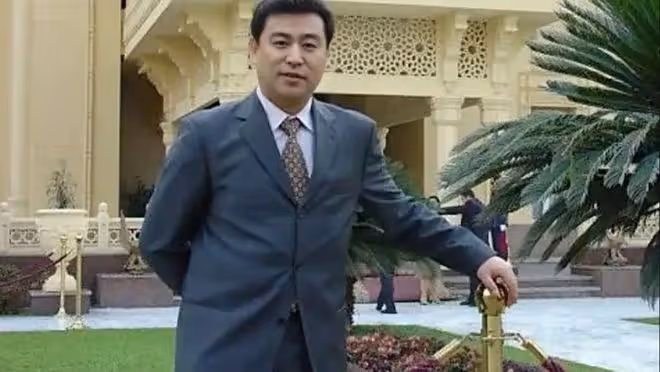 「央視國臉」張宏民:主持《新聞聯播》32年零失誤,61歲仍未婚