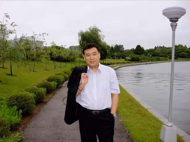 「央視國臉」張宏民：主持《新聞聯播》32年零失誤，61歲仍未婚