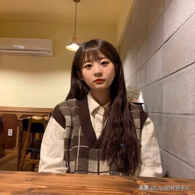 誰說小個子只能平平無奇?她卻靠樂觀美出一片天