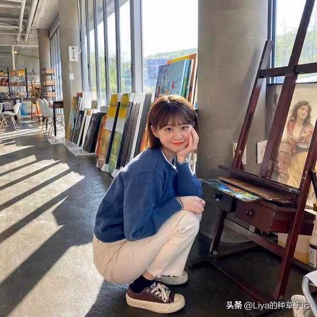 誰說小個子只能平平無奇?她卻靠樂觀美出一片天