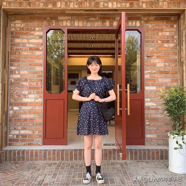 誰說小個子只能平平無奇?她卻靠樂觀美出一片天