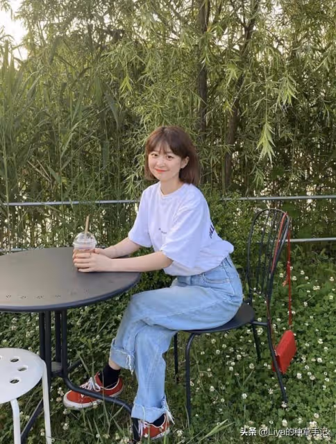 誰說小個子只能平平無奇?她卻靠樂觀美出一片天
