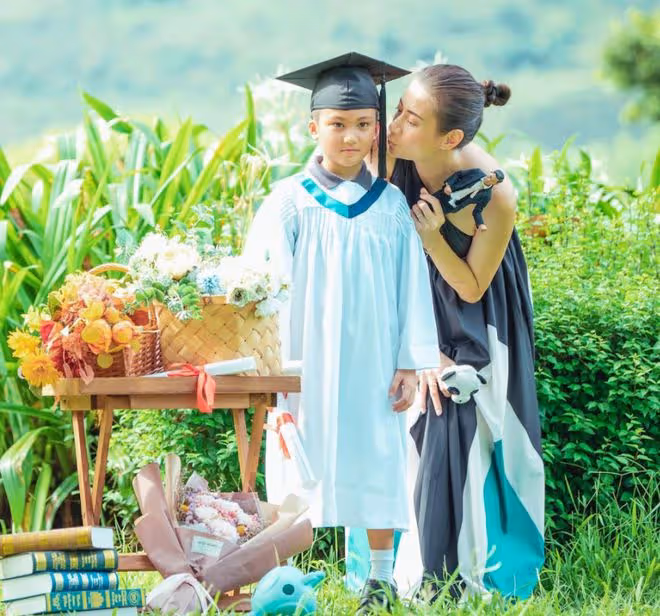 陳國坤6歲兒子幼兒園畢業!帥氣十足太像歌手媽媽,極具武術天賦