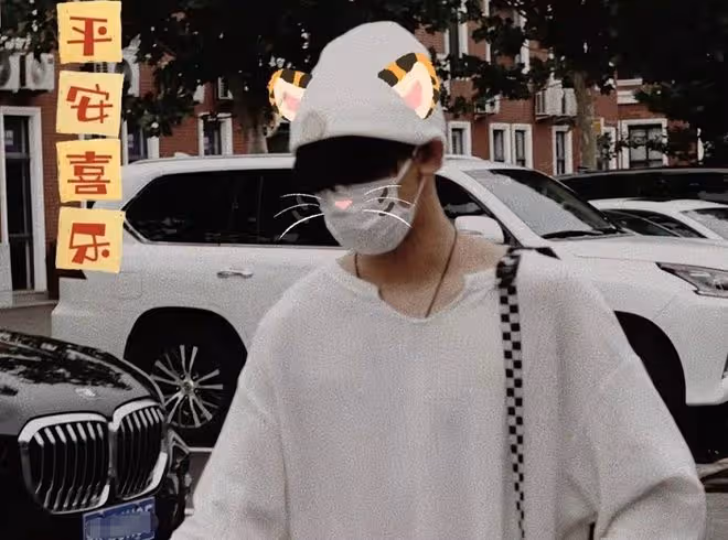 剛出道就塌房!哇唧唧哇男星與異性曝親密照,被指玩的花女友多