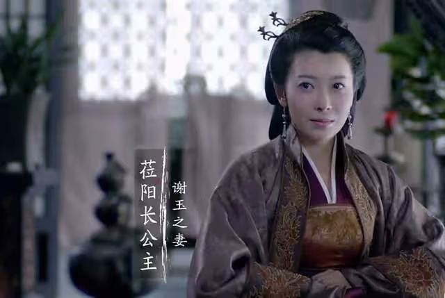 43歲女星疑翻車!拒絕支付男演員兩萬月薪,被曝曾插足圈內人婚姻