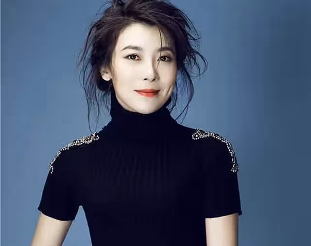 43歲女星疑翻車！拒絕支付男演員兩萬月薪，被曝曾插足圈內人婚姻