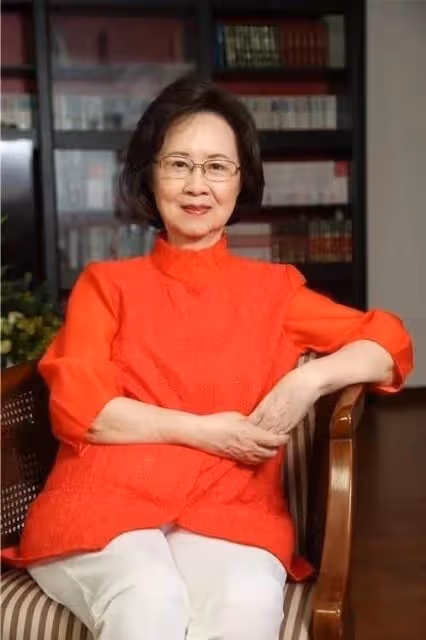 看了84歲瓊瑤阿姨的樣子,才發現女人端莊優雅,比時髦扮嫩更迷人,網友:耄耋之年依舊優雅
