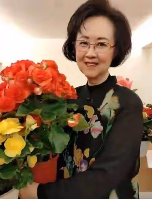 看了84歲瓊瑤阿姨的樣子,才發現女人端莊優雅,比時髦扮嫩更迷人,網友:耄耋之年依舊優雅