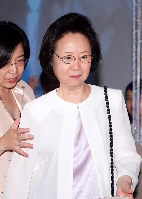 看了84歲瓊瑤阿姨的樣子,才發現女人端莊優雅,比時髦扮嫩更迷人,網友:耄耋之年依舊優雅