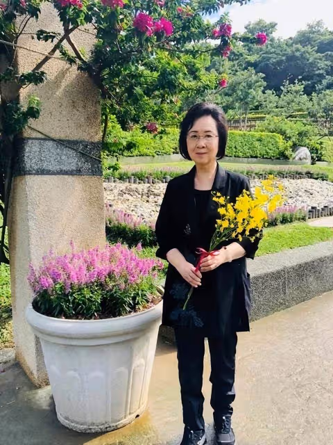看了84歲瓊瑤阿姨的樣子,才發現女人端莊優雅,比時髦扮嫩更迷人,網友:耄耋之年依舊優雅