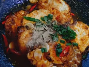 美味巨下飯的家常小炒～辣椒炒荷包蛋！