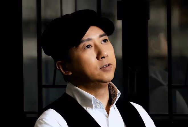 40歲女星舉家移民加拿大！在機場拿近10個行李箱，長輩含淚送別
