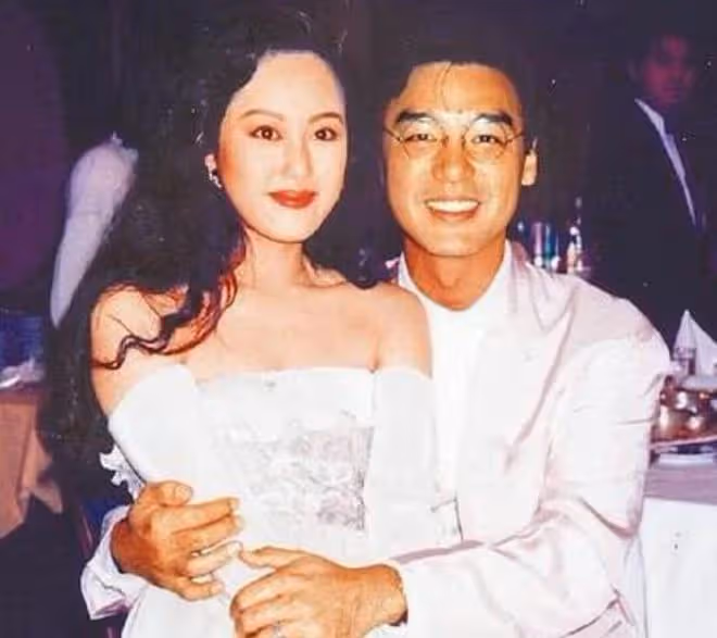 章小蕙兒子與女友秀恩愛!減肥成功帥氣十足,女方長相清純脫俗