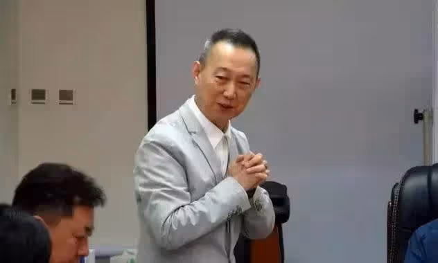 洪榮宏慟喊約不到了!金牌經紀人「血壓飆190、眼球出血」發文報平安 「不到20天病逝」享壽67歲