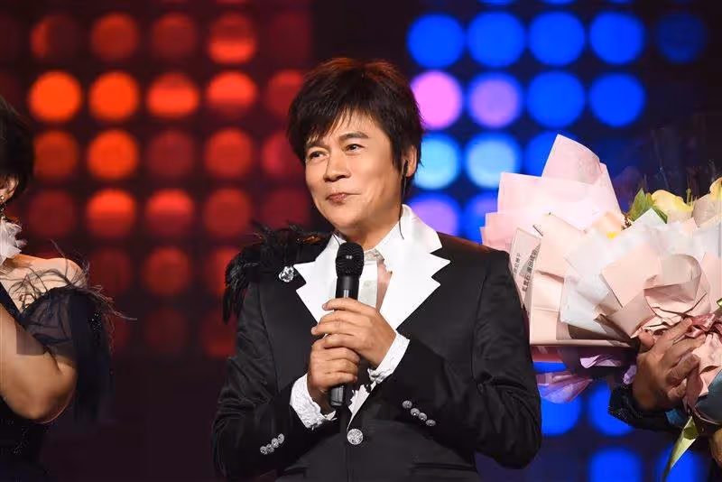 洪榮宏慟喊約不到了!金牌經紀人「血壓飆190、眼球出血」發文報平安 「不到20天病逝」享壽67歲