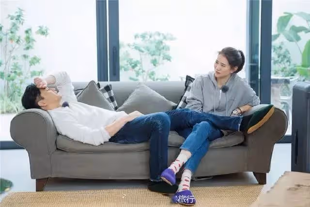 一直租房住,結婚18年終買房!張智霖袁詠儀9000多萬豪宅意外曝光,比章子怡家還大!
