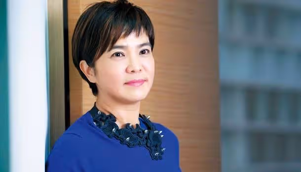 李艷秋憶「亡母失智10年」家中看護1個月換12次 「上有4個哥哥」她義不容辭接過來住:最怕媽媽不認得