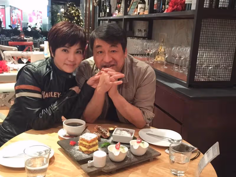 李艷秋憶「亡母失智10年」家中看護1個月換12次 「上有4個哥哥」她義不容辭接過來住:最怕媽媽不認得
