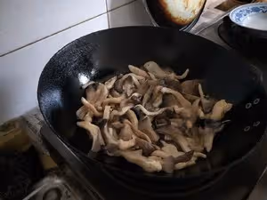 媽媽的味道備忘錄：平菇炒小油菜，快手家常菜