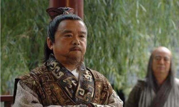 他是「中國第一矮星」,身高不足一米三,4任妻子卻都是高挑美女