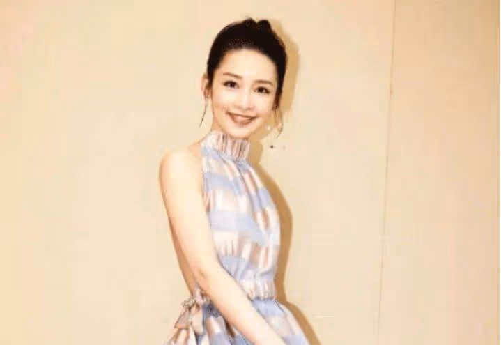 有種「小腳」叫李沁, 被公主抱後, 腳趾頭都在用力