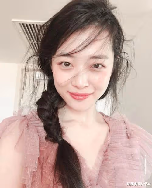 崔雪莉又一閨蜜試圖自殺!曬割腕照稱被霸凌10年,連父親葬禮都不放過