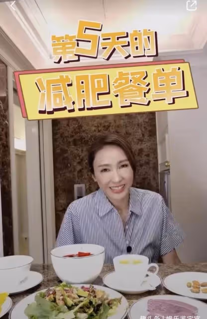 黎姿奢華豪宅內景曝光!裝修風格堪稱皇宮,3億豪宅泳池配10把椅子,被跛豪老公寵成少女