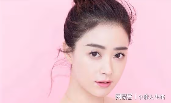 蔣欣：曾被劉濤直言情商低，39歲疑瘦出新高度，網友：鎖骨能撐船