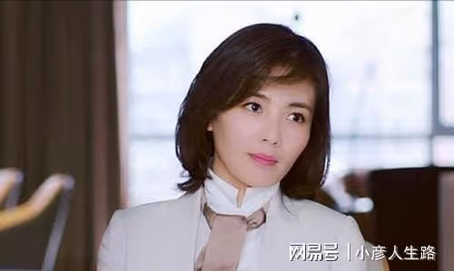 蔣欣：曾被劉濤直言情商低，39歲疑瘦出新高度，網友：鎖骨能撐船