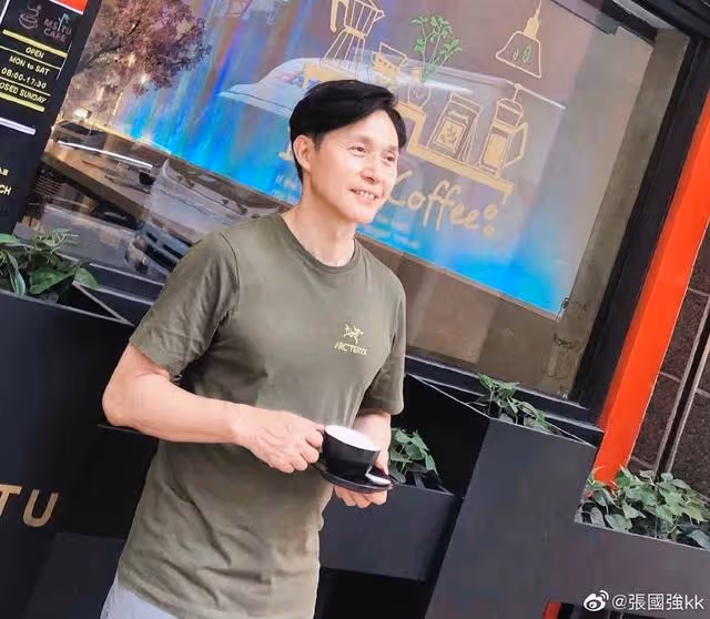 TVB知名戲骨容貌45年無變化!曾被指有外國人血統,鬧出患病烏龍