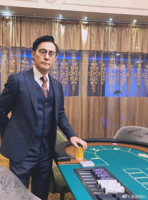 TVB知名戲骨容貌45年無變化!曾被指有外國人血統,鬧出患病烏龍