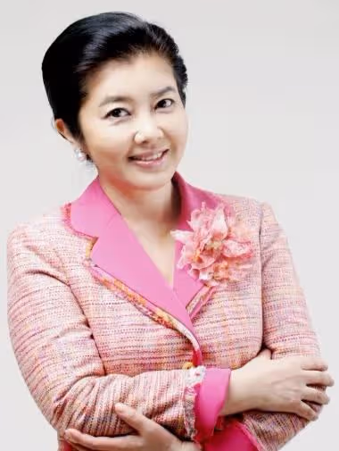 67歲女演員減重10公斤,直言現在享受穿衣樂趣