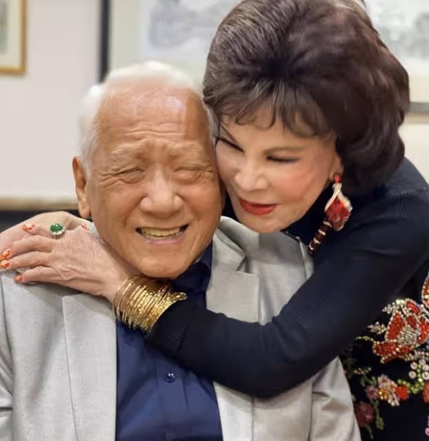 91歲香港知名老戲骨正式移民美國!整容失敗,與丈夫結婚超過40年