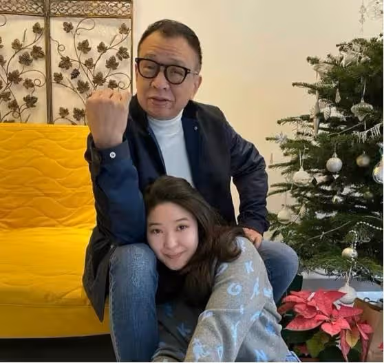 73歲許紹雄太開心!已拿新加坡綠卡,開飯館住豪宅,自稱專業人才