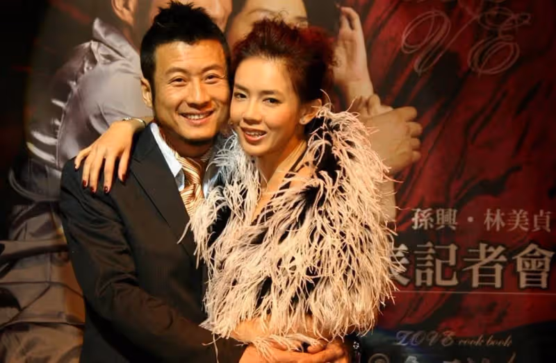 斷開腥夫7年!51歲女星「攜20歲帥兒亮相」網讚像姊弟 她豁達喊「早就原諒孫興」曝相處近況